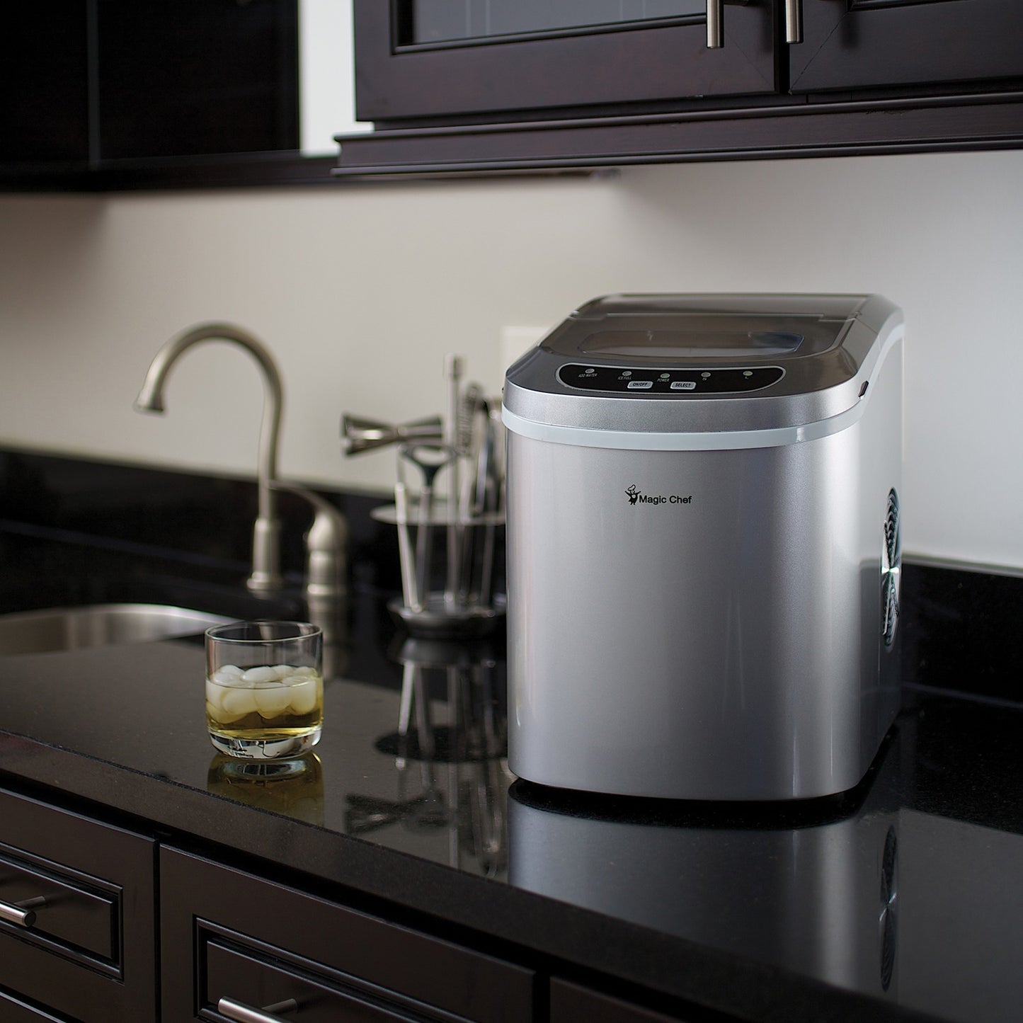 Magic Chef MCIM22SV 27-Pound-Capacity Portable Ice Maker (Silver with Silver Top)